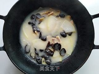 冬瓜咸肉木耳汤的做法步骤：10