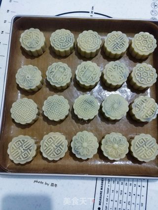 广式豆沙月饼的做法步骤:11