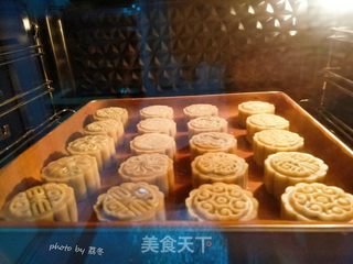 广式豆沙月饼的做法步骤:12