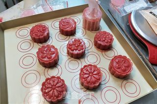 桃山皮流心月饼的做法步骤:11