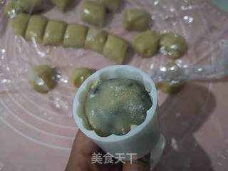 黑芝麻豆沙月饼的做法步骤:7