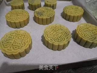 黑芝麻豆沙月饼的做法步骤:8