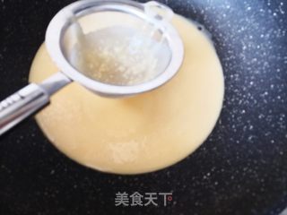 酥皮金沙奶黄月饼的做法步骤：5