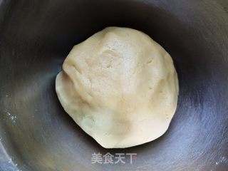 酥皮金沙奶黄月饼的做法步骤:14