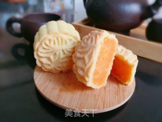 酥皮金沙奶黄月饼的做法步骤：25