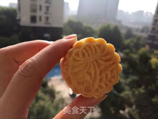 酥皮金沙奶黄月饼的做法步骤：26