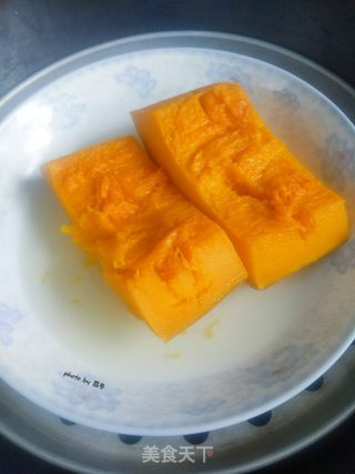 南瓜豆沙月饼的做法步骤:2