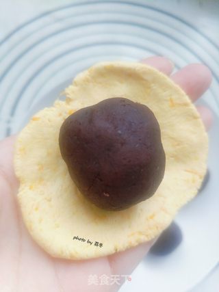 南瓜豆沙月饼的做法步骤:7