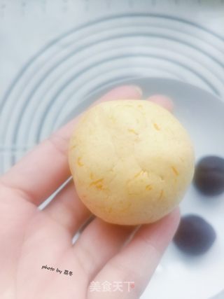 南瓜豆沙月饼的做法步骤:8