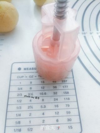 南瓜豆沙月饼的做法步骤:9