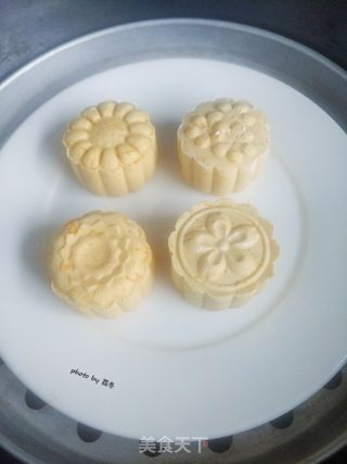 南瓜豆沙月饼的做法步骤:11