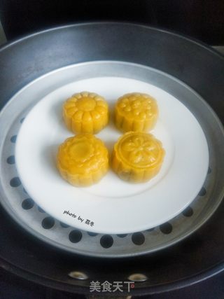 南瓜豆沙月饼的做法步骤:12