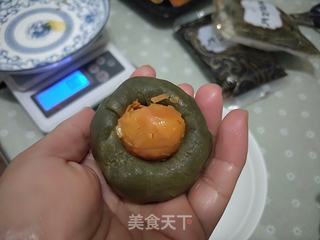 广式蛋黄月饼的做法步骤:8