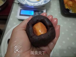 广式蛋黄月饼的做法步骤:11
