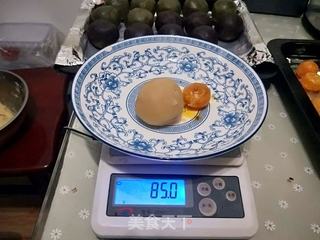 广式蛋黄月饼的做法步骤:13