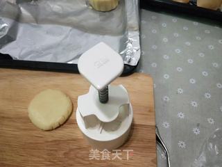 广式蛋黄月饼的做法步骤:23