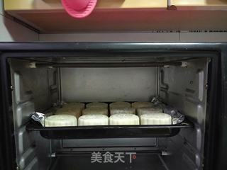 广式蛋黄月饼的做法步骤:27