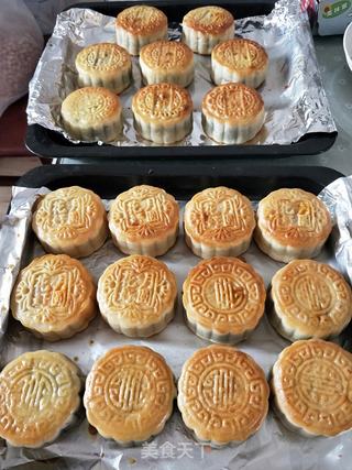 广式蛋黄月饼的做法步骤:31