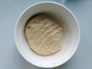 豆沙咸蛋黄月饼的做法步骤:4