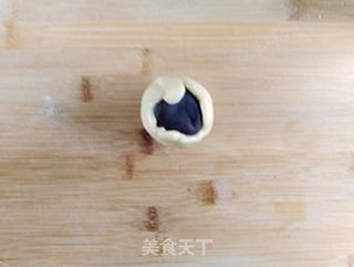 豆沙咸蛋黄月饼的做法步骤:9