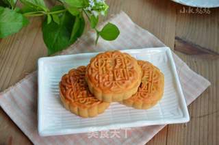豆沙咸蛋黄月饼的做法步骤:14