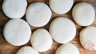 家乡的月饼--芝麻白糖月饼的做法步骤:15
