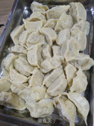 酸菜猪肉馅水饺的做法步骤:6