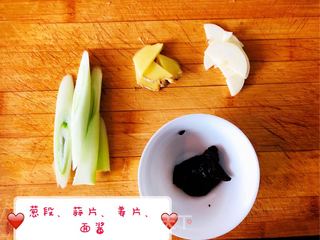 酱爆蛏子的做法步骤：1