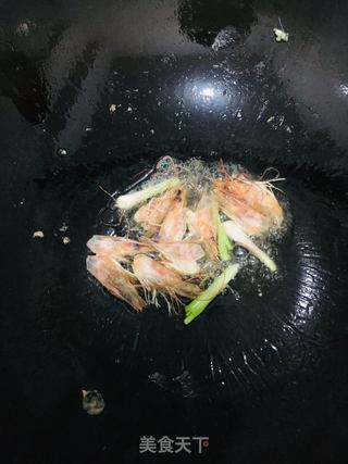 西兰花红萝卜菌菇虾仁汤的做法步骤:3