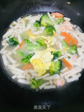 西兰花红萝卜菌菇虾仁汤的做法步骤:8