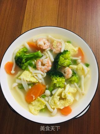 西兰花红萝卜菌菇虾仁汤的做法步骤:9