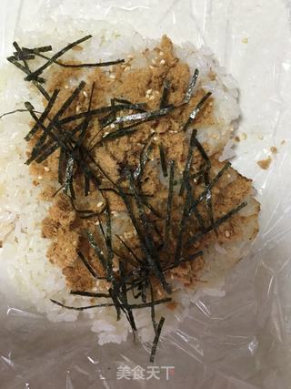 海苔肉松饭卷的做法步骤：4