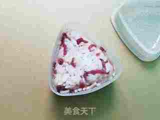 红椰菜肉松饭团的做法步骤:6