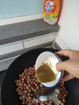 盐焗花生米的做法步骤:4