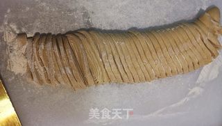 手擀面的做法步骤:6