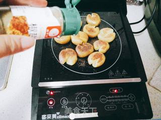 大人小孩都爱的敲扁土豆(土豆饼)的做法步骤:5