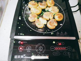 大人小孩都爱的敲扁土豆(土豆饼)的做法步骤:6