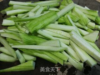 虾皮丝瓜汤的做法步骤:2