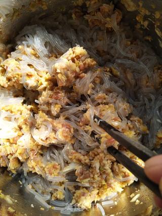 猪肉酸菜粉包子的做法步骤:4