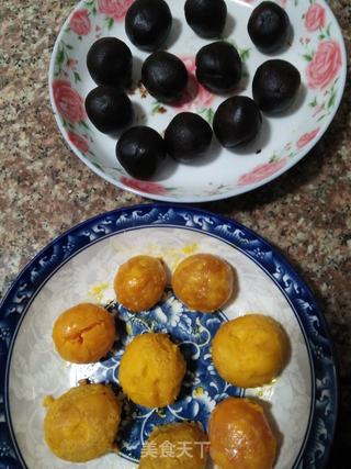 蛋黄红豆沙月饼的做法步骤:9