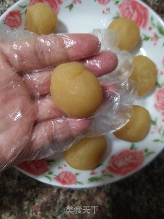 绿豆沙蛋黄月饼的做法步骤:9