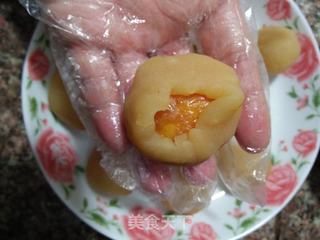 绿豆沙蛋黄月饼的做法步骤:12