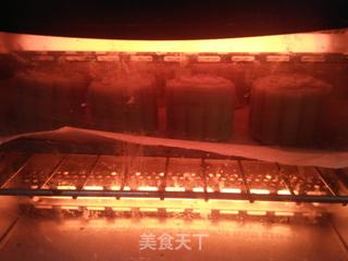 绿豆沙蛋黄月饼的做法步骤:17