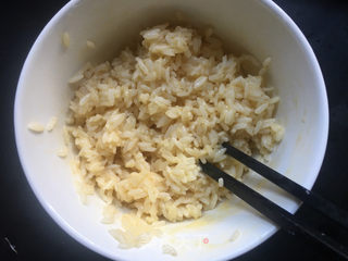 酱油炒饭的做法步骤:2