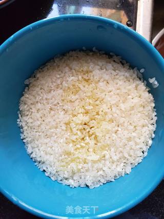 乳鸽煲仔饭的做法步骤:2