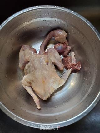 乳鸽煲仔饭的做法步骤:3