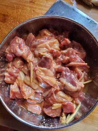 乳鸽煲仔饭的做法步骤:4