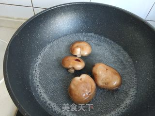香菇蛋炒饭的做法步骤:5