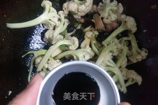 家常五花肉木耳炒松花的做法步骤：6