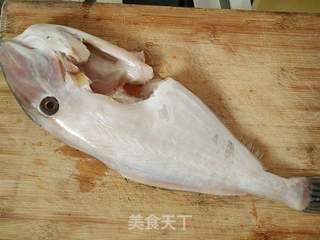 豉油蒸剥皮鱼的做法步骤：2